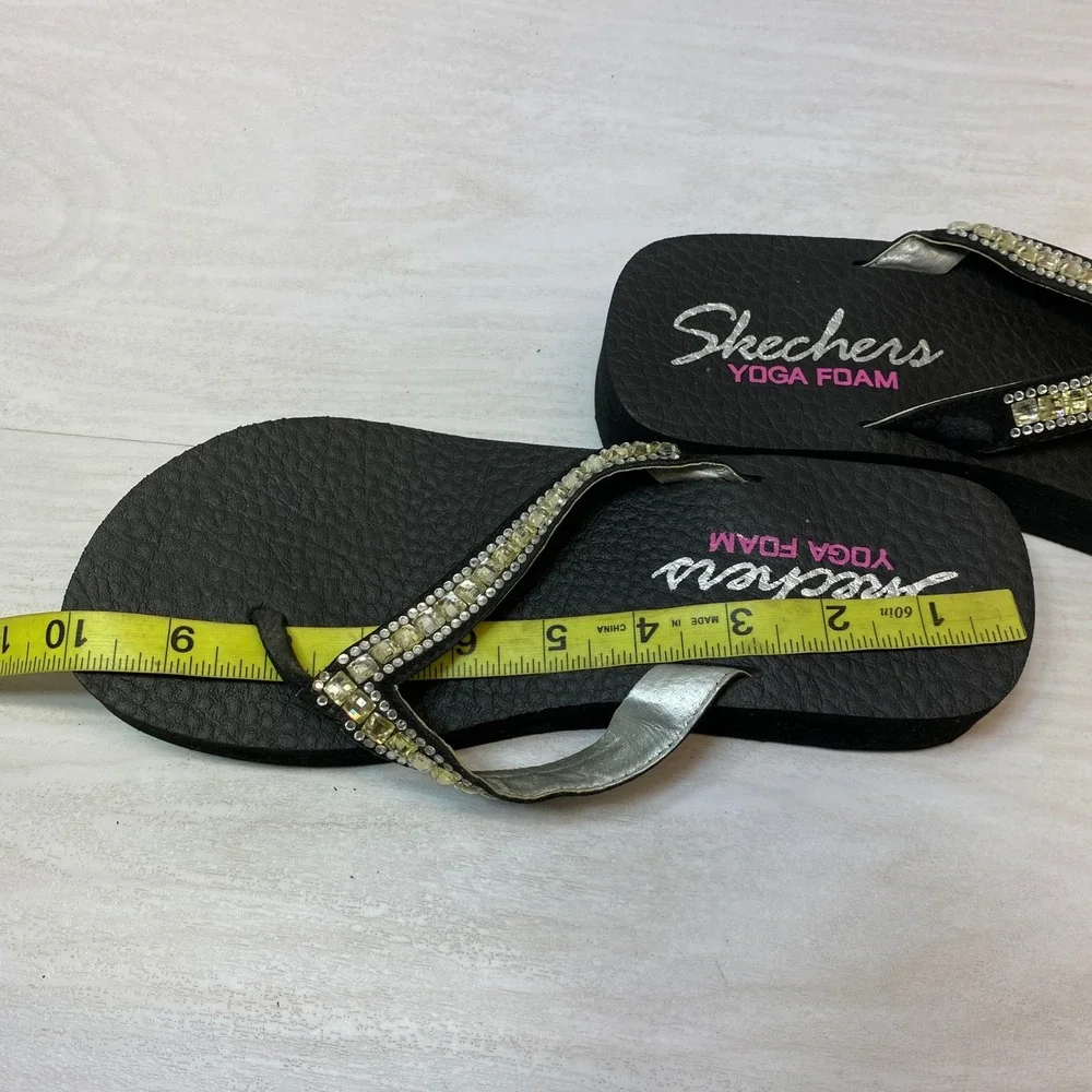 Skechers Womens 9 Platform Flip Flops Yoga Foam Rhinestone Black Wedge Sandals
